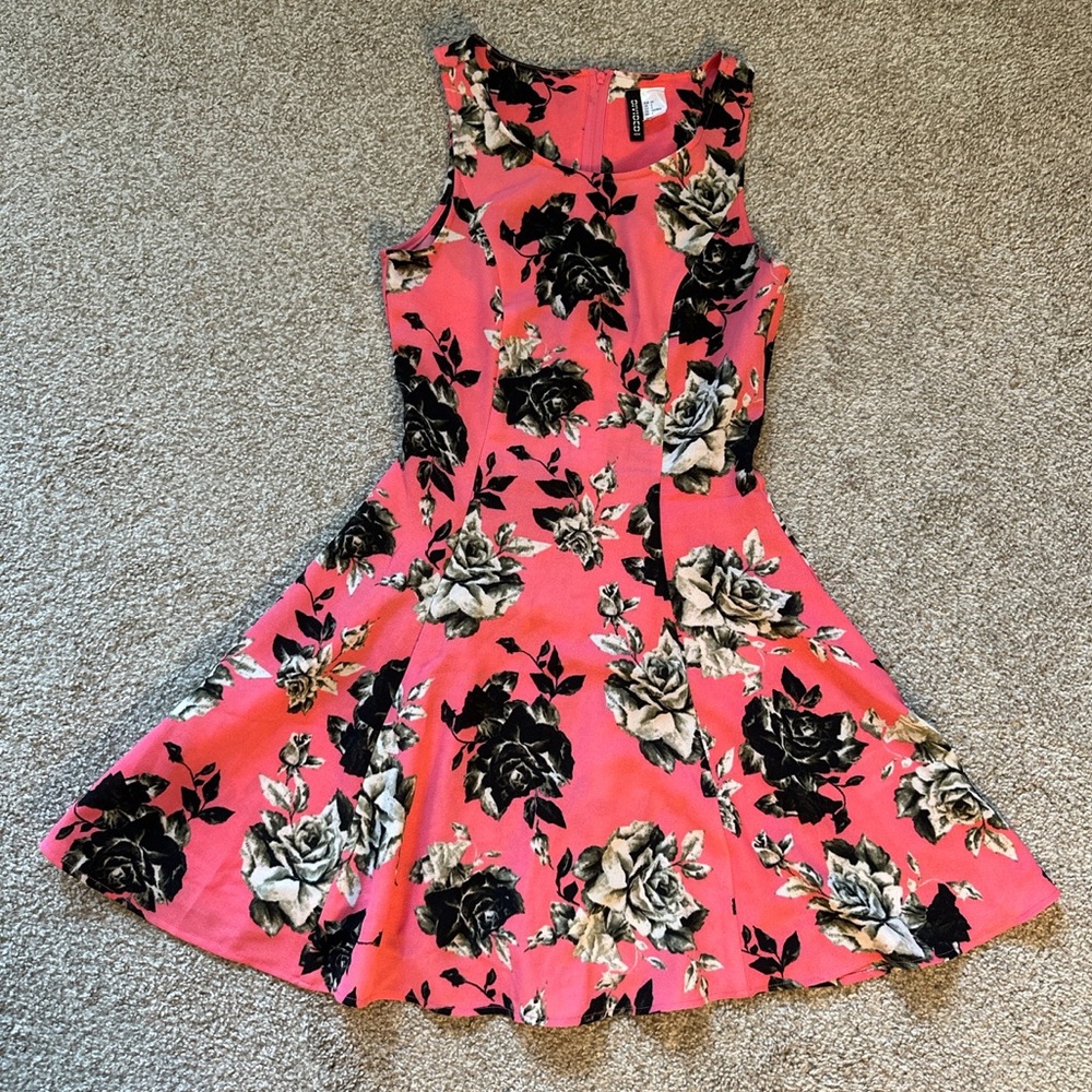 H&M Divided Skater Dress Size US 4